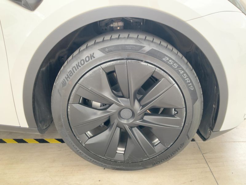 Tesla Model Y Standard Range 2023 – снимка 11