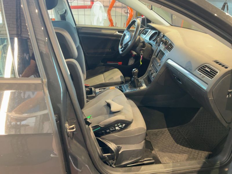 Volkswagen Golf VII 1.2 TSI Trendline BlueMotion Tech 2014 – снимка 17