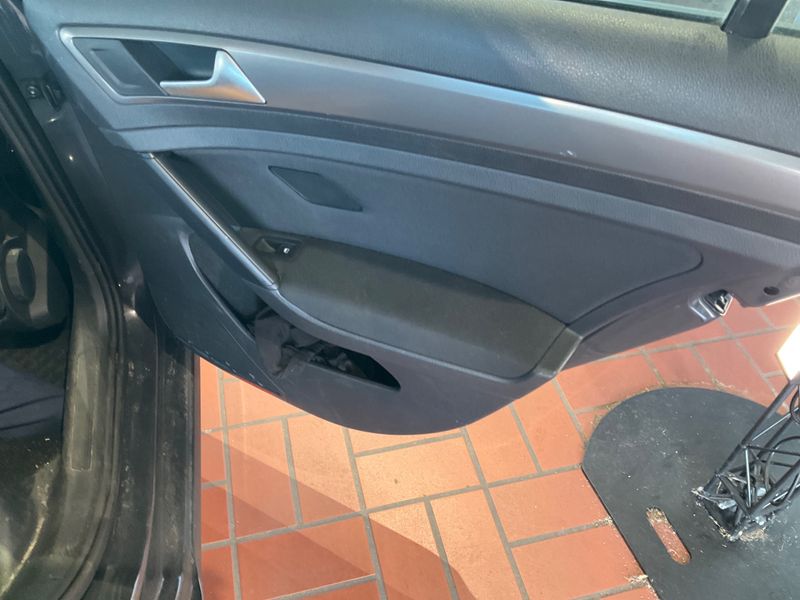 Volkswagen Golf VII 1.2 TSI Trendline BlueMotion Tech 2014 – снимка 34