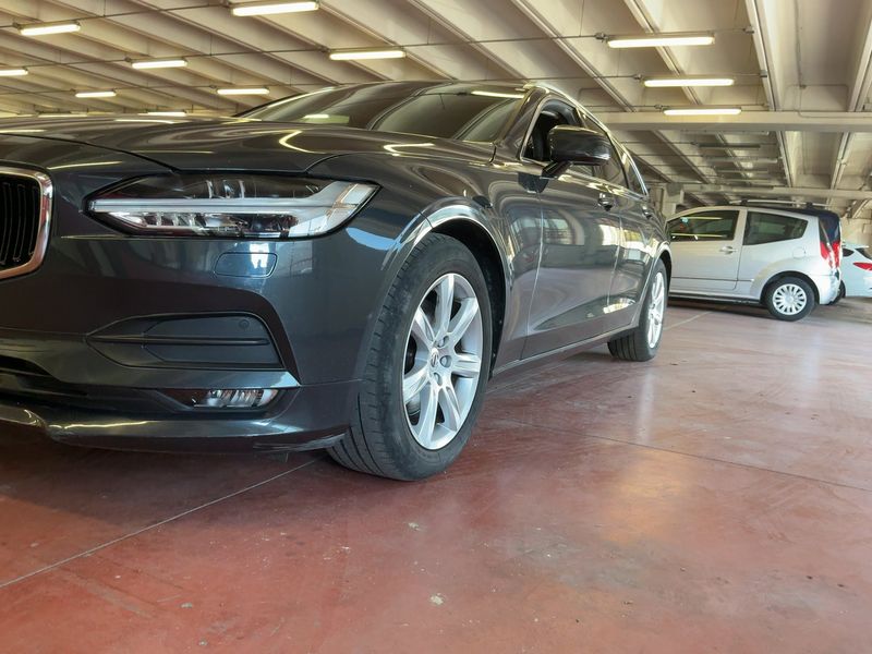 Volvo V90 2.0 D4 Momentum 2018 – снимка 2