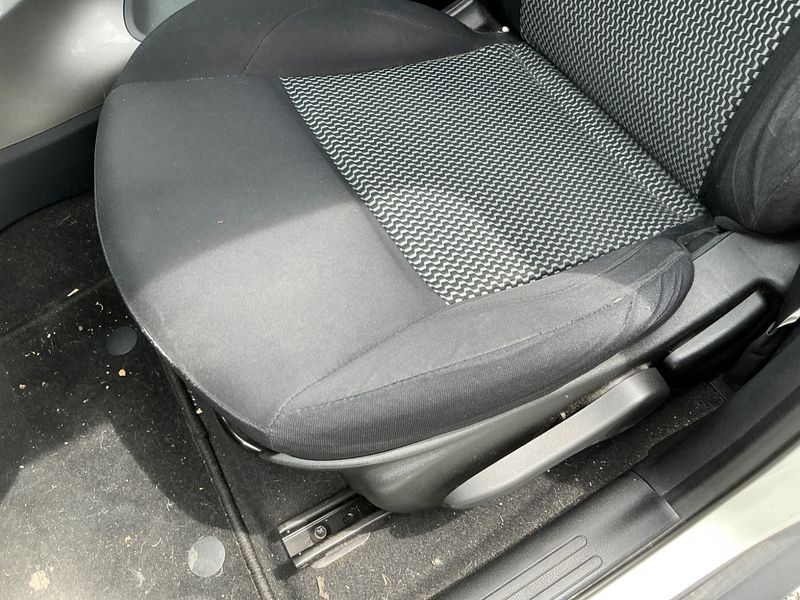 Nissan Juke 1.6 Acenta 2016 – снимка 22