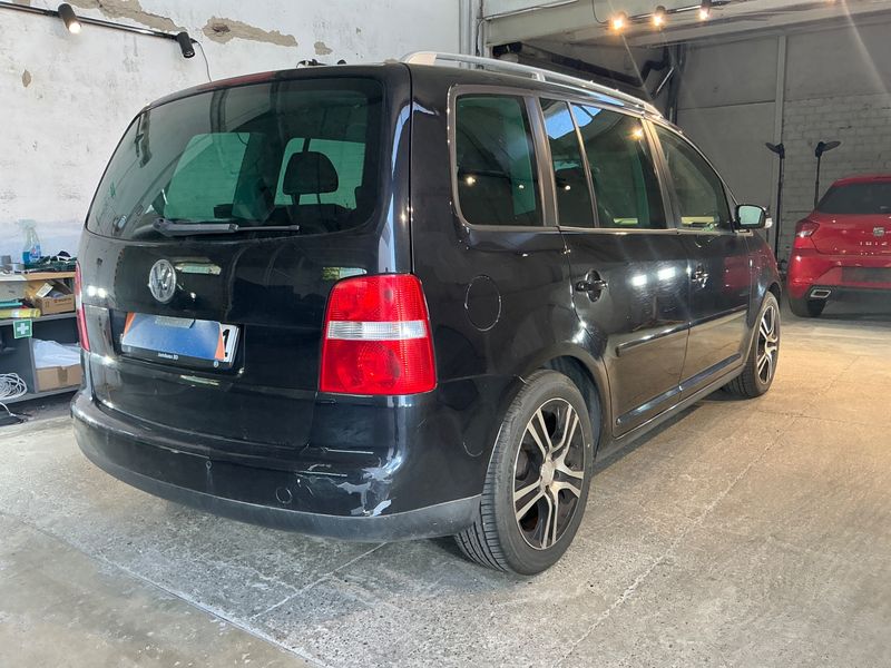 Volkswagen Touran 2.0 TDI Highline 2006 – снимка 2