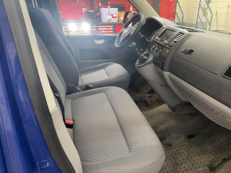 Volkswagen T5 Kombi 2.0 TDI 2013 – снимка 17