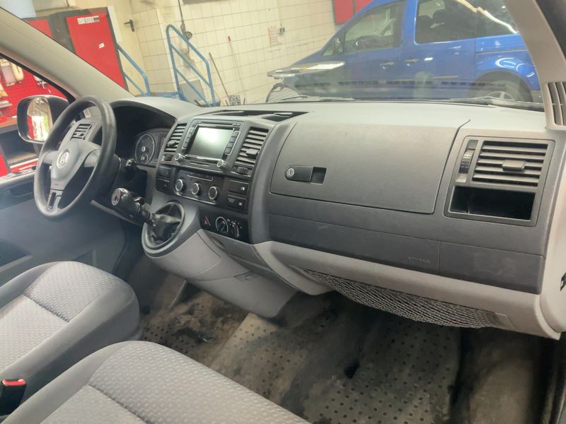 Volkswagen T5 Kombi 2.0 TDI 2013 – снимка 18
