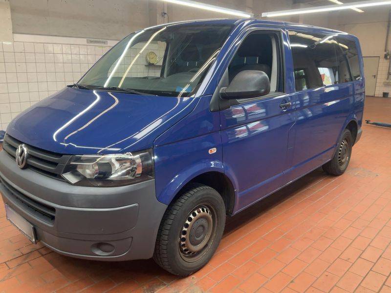 Volkswagen T5 Kombi 2.0 TDI 2013 – снимка 2