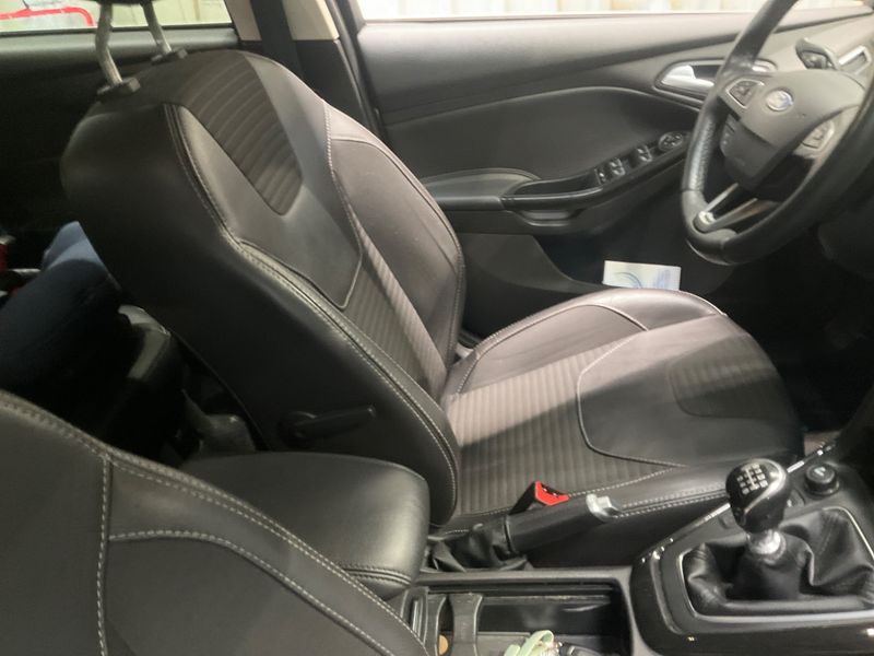 Ford Focus 1.5 EcoBoost Titanium 2015 – снимка 23