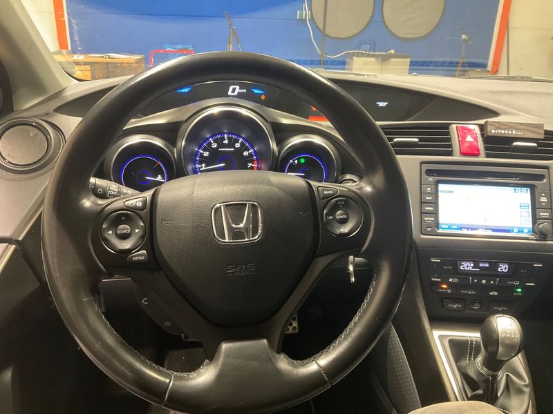 Honda Civic 1.8 i-VTEC Sport 2014 – снимка 17