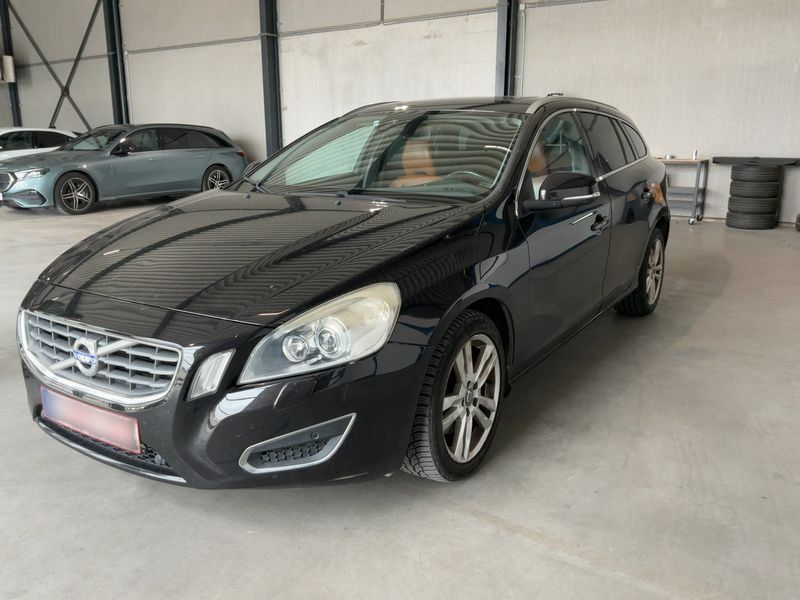 Volvo V60 2.0 D3 Summum 2012 – снимка 1