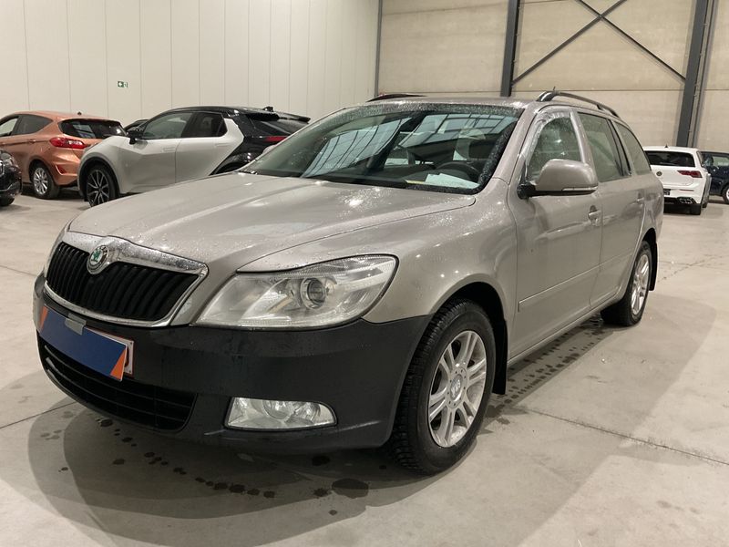 Skoda Octavia 1.6 TDI Ambiente 2011 – снимка 1
