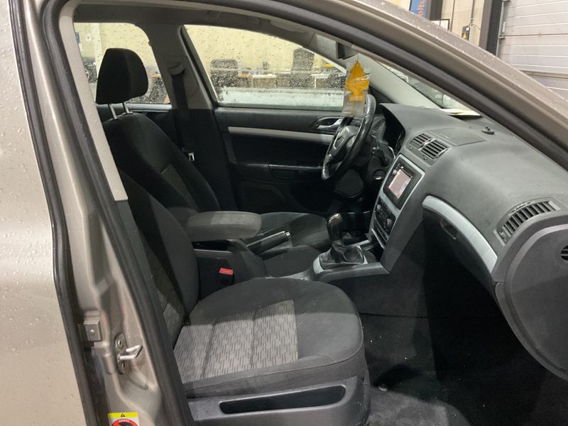 Skoda Octavia 1.6 TDI Ambiente 2011 – снимка 3