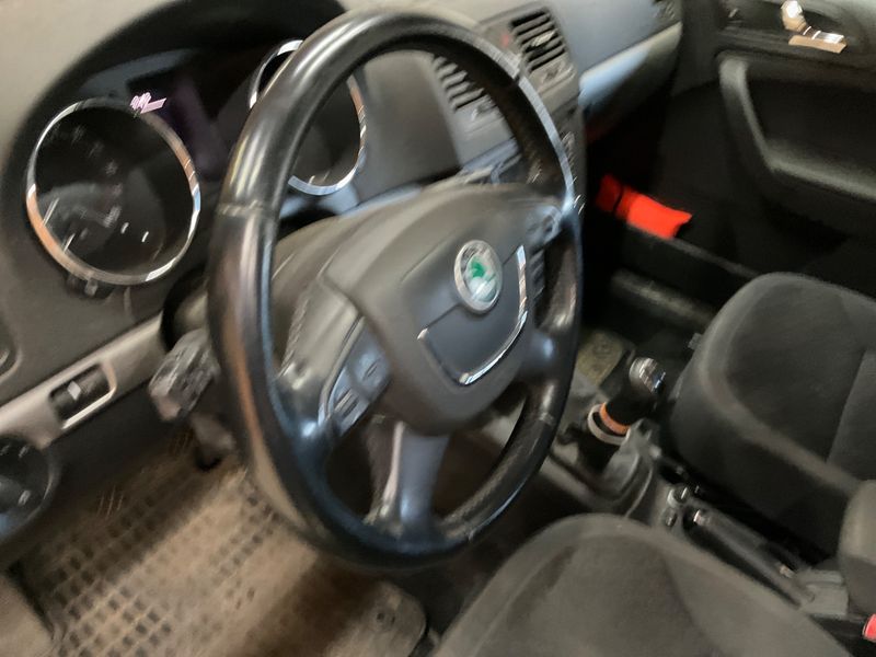 Skoda Yeti 2.0 TDI Elegance 4x4 2011 – снимка 38