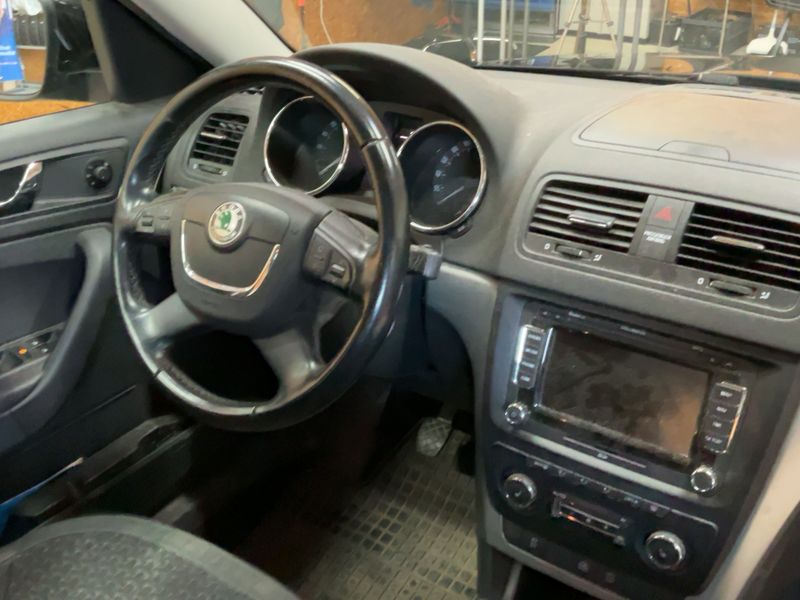 Skoda Yeti 2.0 TDI Elegance 4x4 2011 – снимка 18