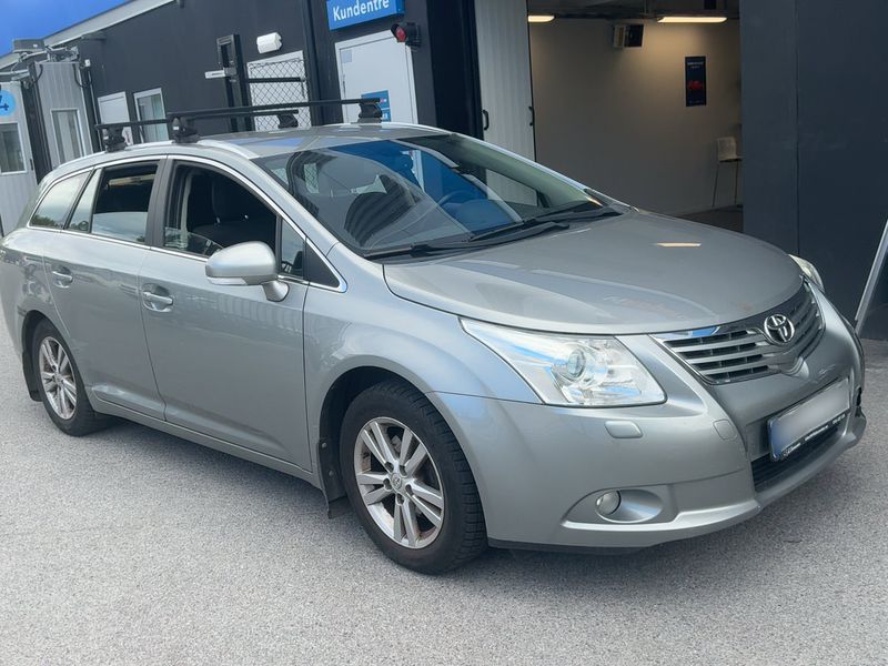 Toyota Avensis 1.8 Comfort 2009 – снимка 12