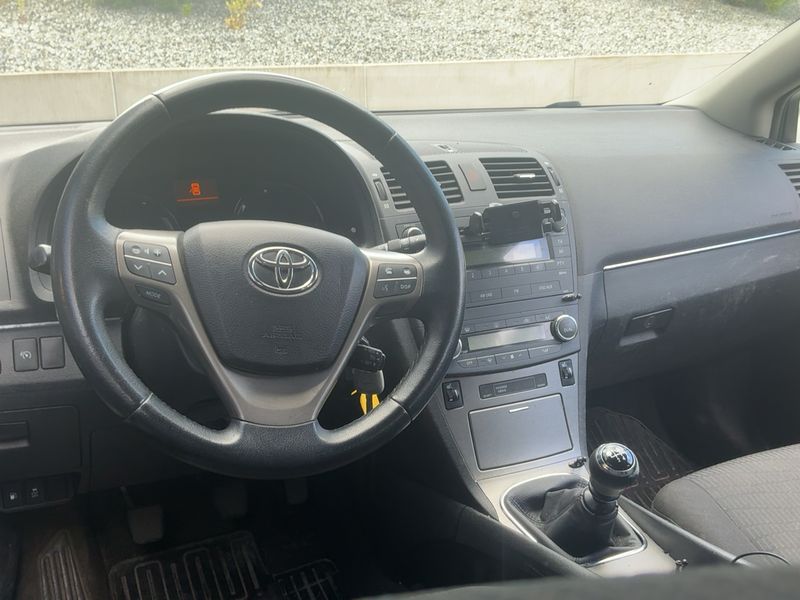 Toyota Avensis 1.8 Comfort 2009 – снимка 18
