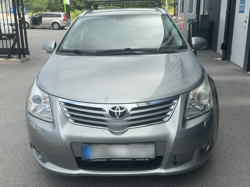 Toyota Avensis 1.8 Comfort 2009 – снимка 14