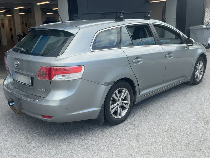 Toyota Avensis 1.8 Comfort 2009 – снимка 8