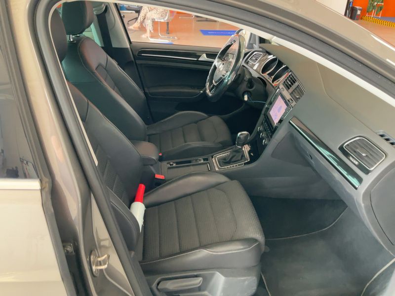 Volkswagen Golf VII 2.0 TDI Highline BlueMotion Tech 2017 – снимка 17