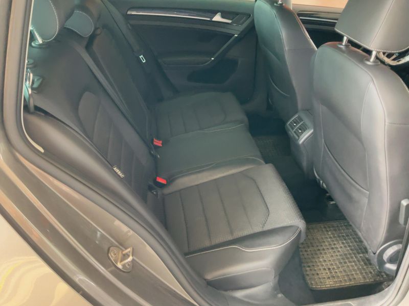 Volkswagen Golf VII 2.0 TDI Highline BlueMotion Tech 2017 – снимка 20