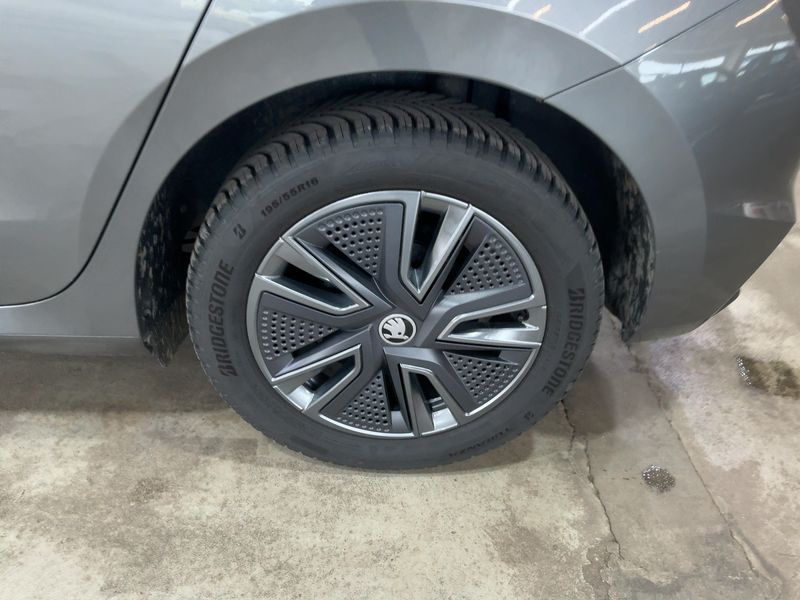 Skoda Fabia 1.0 TSI Tour 2025 – снимка 5