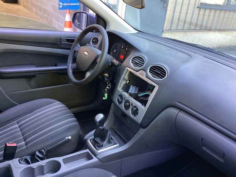 Ford Focus 1.4 Ambiente 2009 – снимка 3