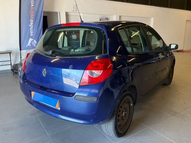 Renault Clio 1.4 Authentique Confort 2005 – снимка 2