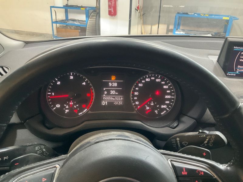 Audi A1 Sportback 1.6 TDI Admired 2013 – снимка 18