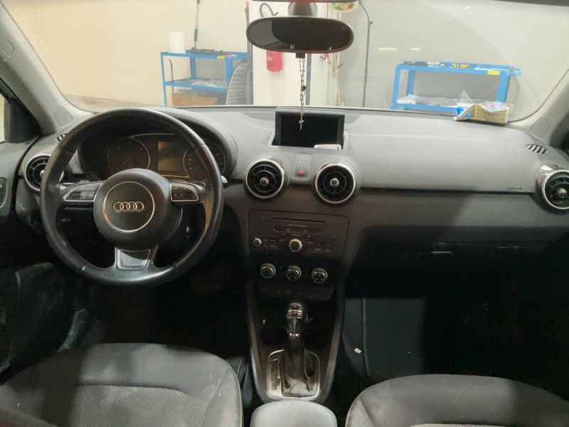 Audi A1 Sportback 1.6 TDI Admired 2013 – снимка 17