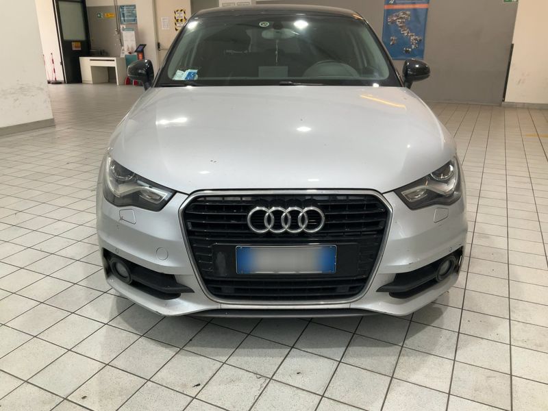 Audi A1 Sportback 1.6 TDI Admired 2013 – снимка 14