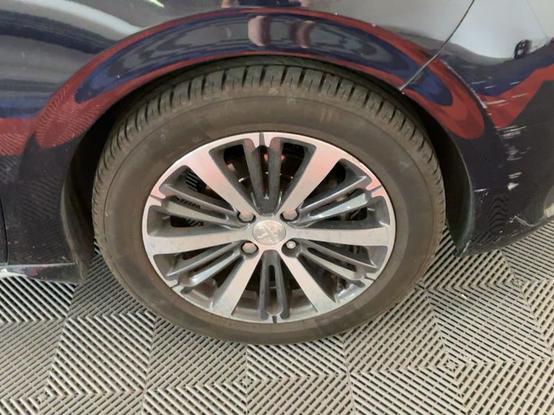 Peugeot 208 1.2 e-VTi Allure 2017 – снимка 11