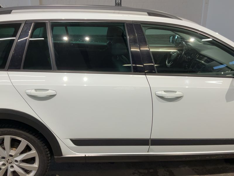 Skoda Octavia 2.0 TDI Scout 4x4 2016 – снимка 10