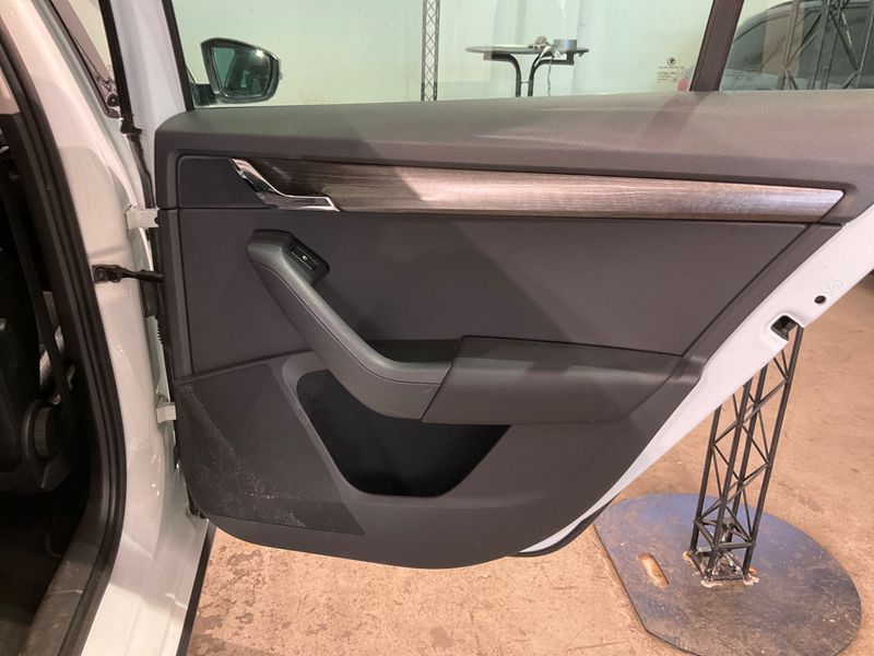 Skoda Octavia 2.0 TDI Scout 4x4 2016 – снимка 27