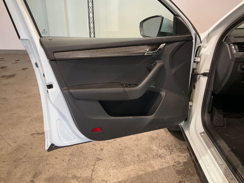 Skoda Octavia 2.0 TDI Scout 4x4 2016 – снимка 29