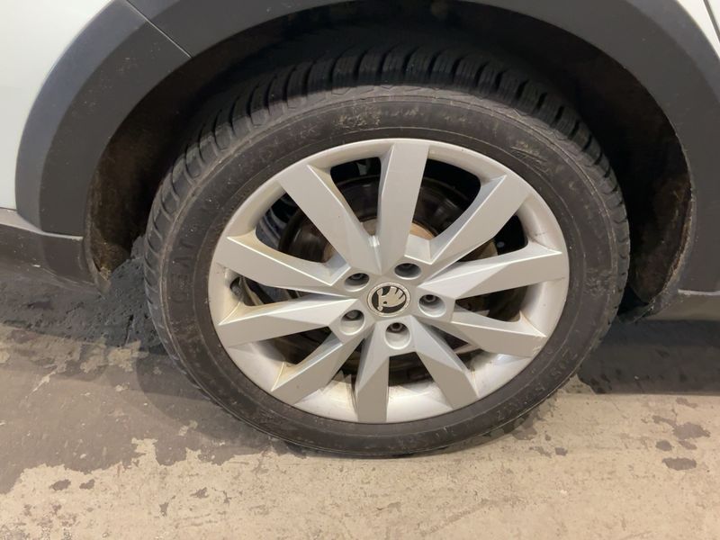 Skoda Octavia 2.0 TDI Scout 4x4 2016 – снимка 9