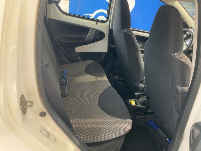 Toyota Aygo 1.0 City 2013 – снимка 19