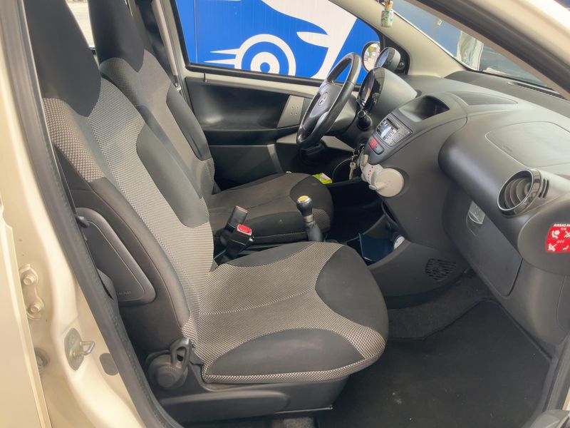 Toyota Aygo 1.0 City 2013 – снимка 16