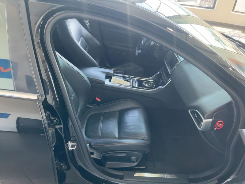 Jaguar XE 20d Prestige 2016 – снимка 16