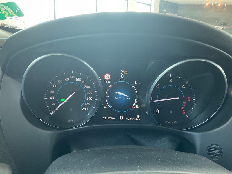 Jaguar XE 20d Prestige 2016 – снимка 18