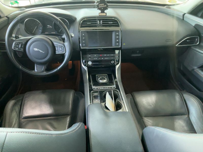 Jaguar XE 20d Prestige 2016 – снимка 17