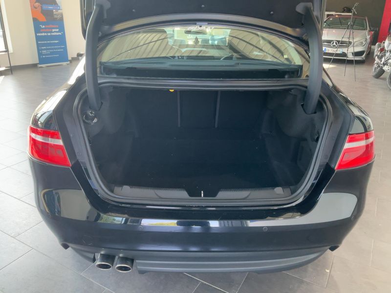 Jaguar XE 20d Prestige 2016 – снимка 15