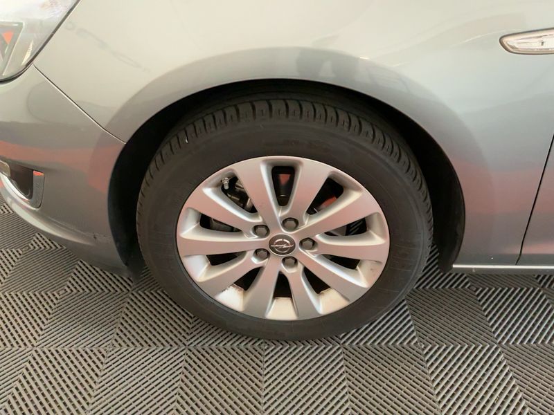 Opel Astra 1.6 CDTI Cosmo 2015 – снимка 16