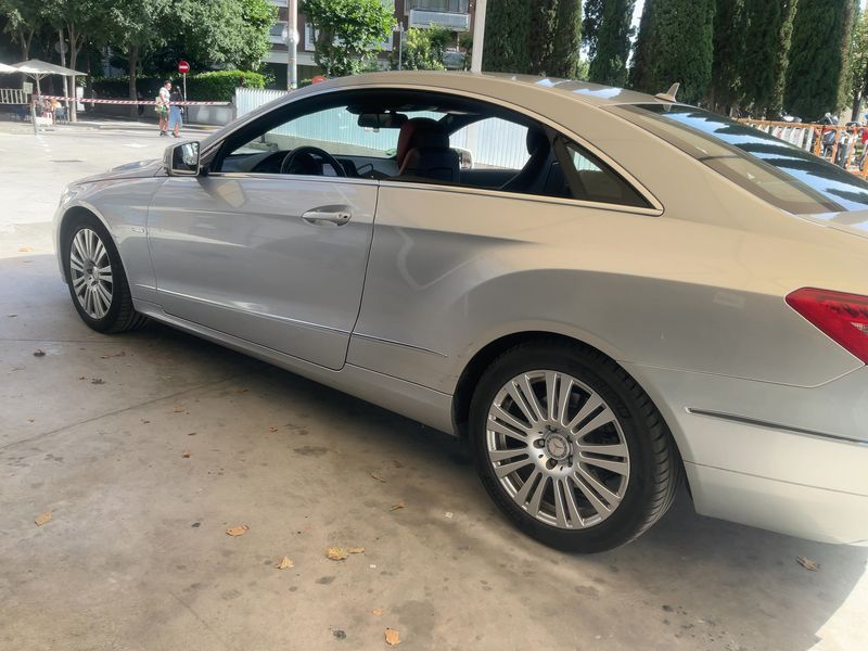 Mercedes-Benz E-Klasse E 250 CGI BlueEfficiency Avantgarde 2011 – снимка 4