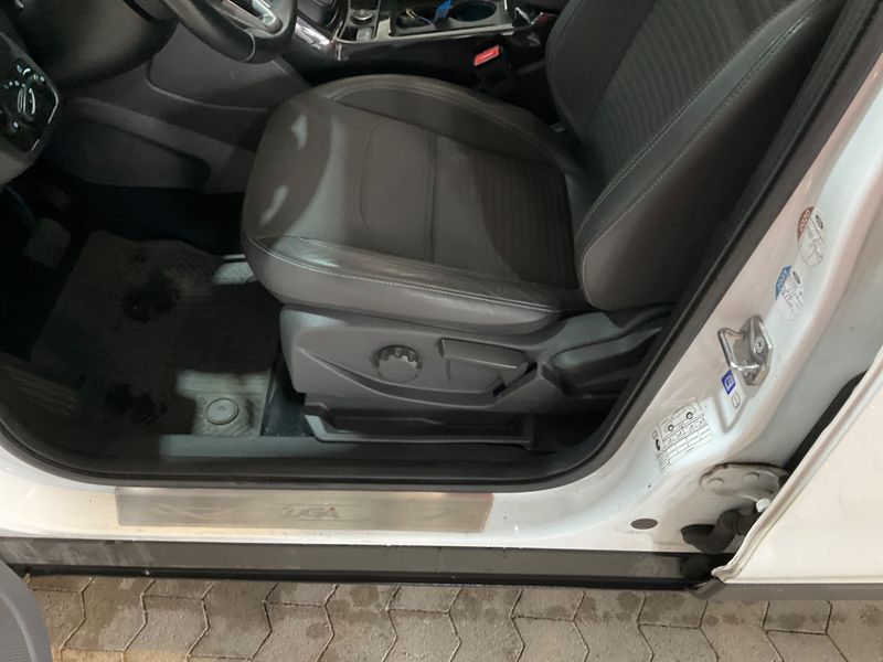 Ford Kuga 2.0 TDCi Titanium 2018 – снимка 30