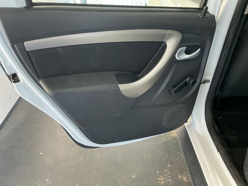 Dacia Duster 1.5 dCi Laureate 4x4 2012 – снимка 33