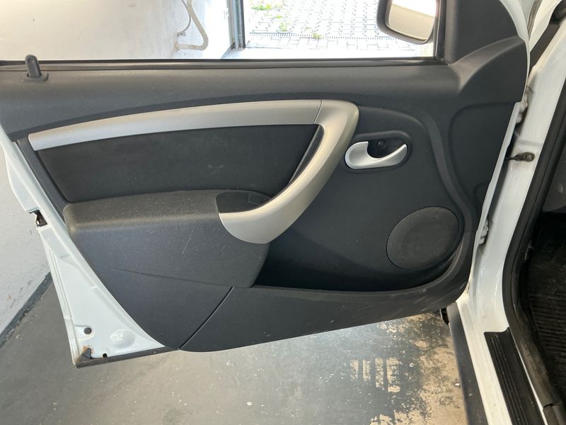 Dacia Duster 1.5 dCi Laureate 4x4 2012 – снимка 34