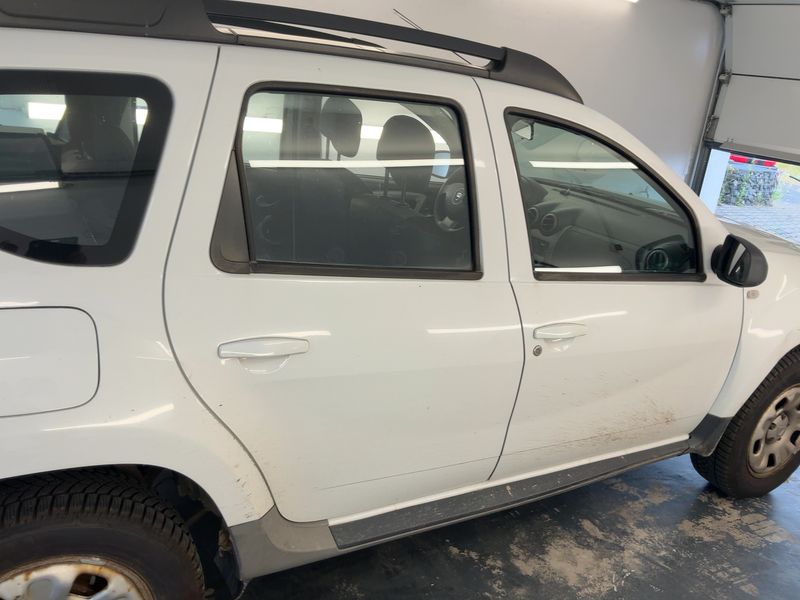 Dacia Duster 1.5 dCi Laureate 4x4 2012 – снимка 10