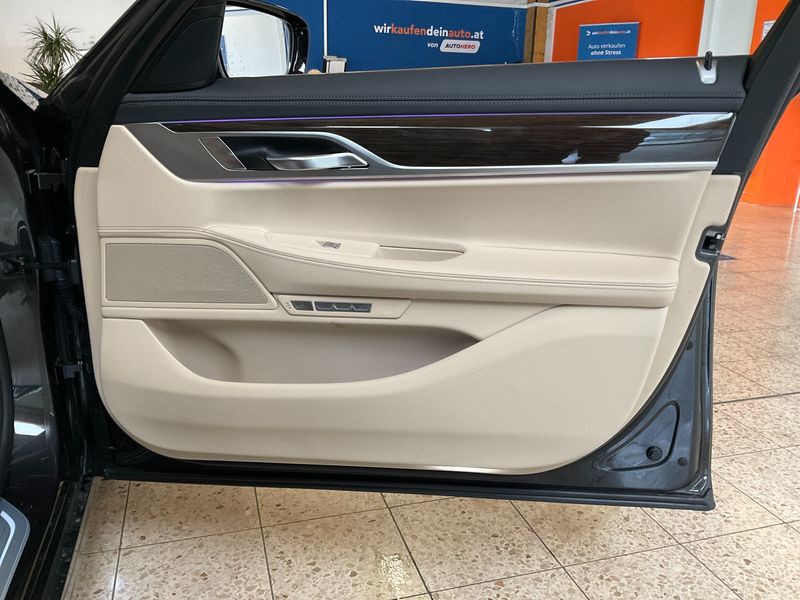 BMW 7er 750i xDrive 2017 – снимка 28