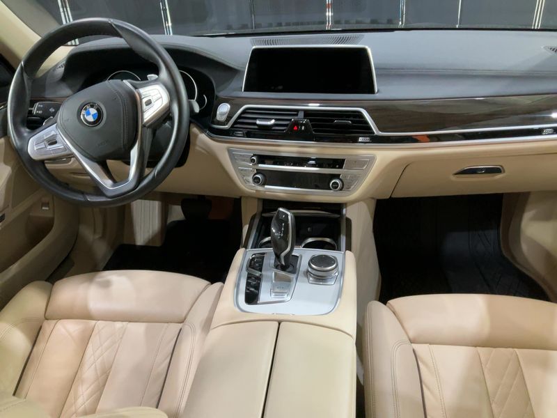 BMW 7er 750i xDrive 2017 – снимка 17