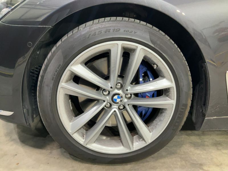 BMW 7er 750i xDrive 2017 – снимка 3