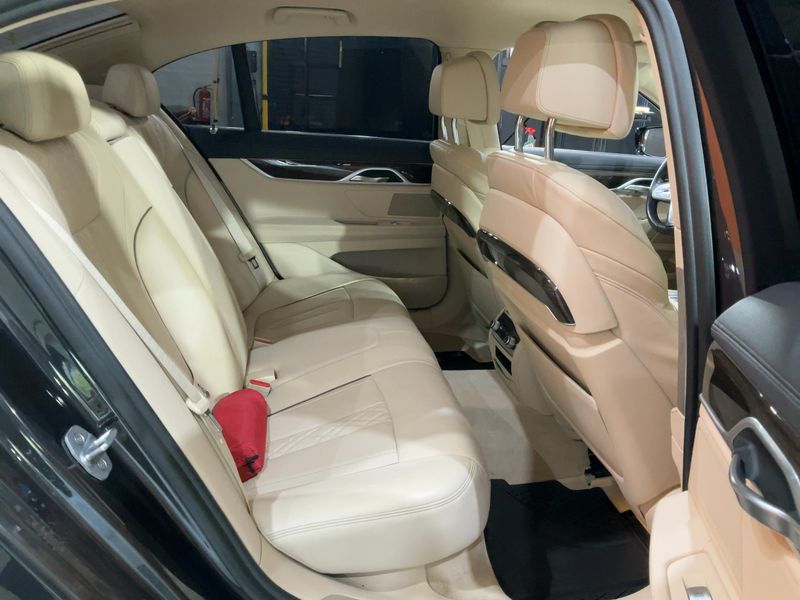 BMW 7er 750i xDrive 2017 – снимка 19