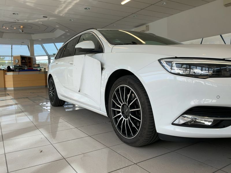 Opel Insignia Sports Tourer 2.0 CDTI Business Edition 2020 – снимка 12